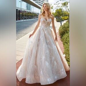 NWT Crystal by Eddy K